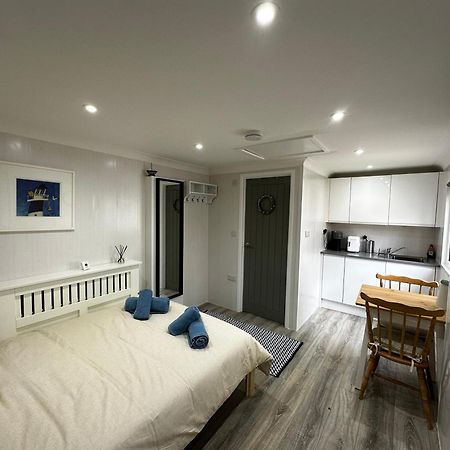 Peaceful Southbourne Studio - Pets Welcome บอร์นมัธ ภายนอก รูปภาพ